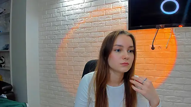 Snapshot of LouiseFlower_ chatting on 11/29/25, 07:33 LouiseFlower online show from 11/29/25, 07:33