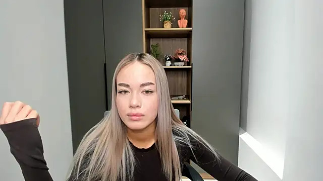 DorrisGranucci online show from 12/02/25, 06:08