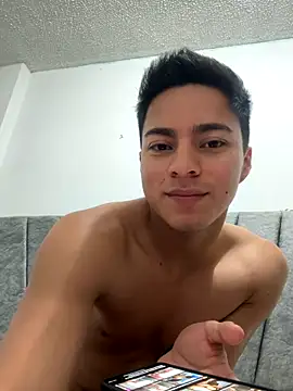 alejandroperez22 online show from 11/30/25, 04:16