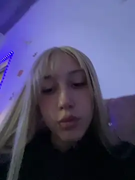 Snapshot of Zoe__blue chatting on 11/30/25, 10:25 Zoe blue online show from 11/30/25, 10:25