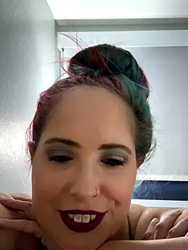 IconicBaddie online show from 12/01/25, 08:30