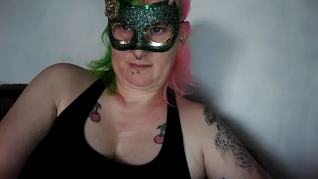 Snapshot of Xrubyyxx chatting on 12/01/25, 10:31 Xrubyyxx online show from 12/01/25, 10:31