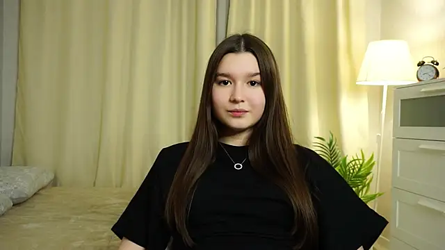 LidiaPasaye online show from 12/03/25, 12:25