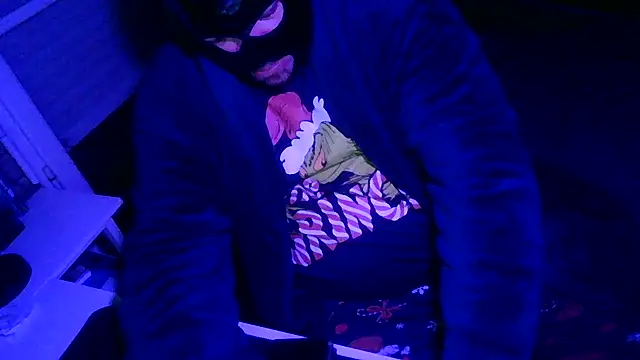 Snapshot of labonnetrique69 chatting on 12/01/25, 09:31 labonnetrique69 online show from 12/01/25, 09:31