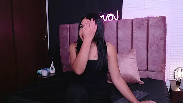 isarose01 online show from 12/04/25, 12:36