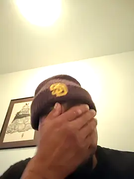 Snapshot of moneytalk516 chatting on 12/04/25, 04:55 moneytalk516 online show from 12/04/25, 04:55