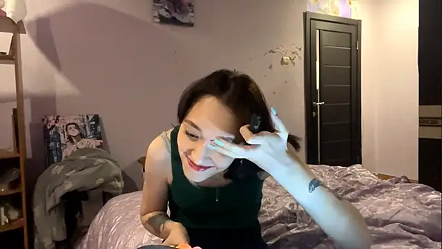 LoreanVardy online show from 12/05/25, 11:08