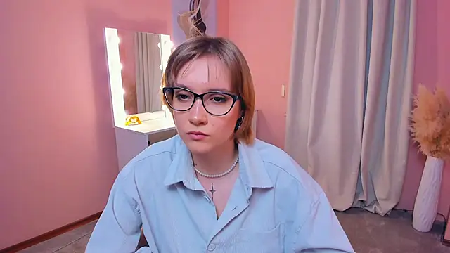 NanSalen online show from 12/05/25, 11:19