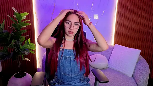 Snapshot of scarlettvg chatting on 12/05/25, 04:32 scarlettvg online show from 12/05/25, 04:32