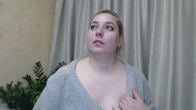 Snapshot of sweetpussy13 chatting on 12/14/24, 10:34 sweetpussy13 online show from 12/14/24, 10:34