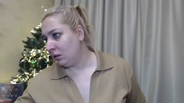 Snapshot of sweetpussy13 chatting on 12/19/24, 08:13 sweetpussy13 online show from 12/19/24, 08:13