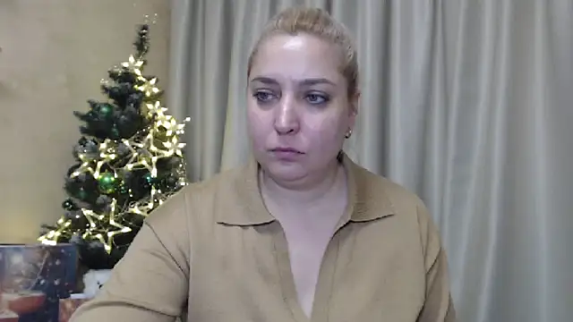 Snapshot of sweetpussy13 chatting on 12/19/24, 11:18 sweetpussy13 online show from 12/19/24, 11:18