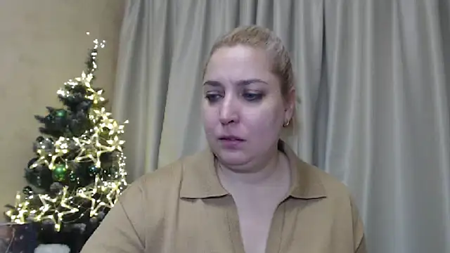 Snapshot of sweetpussy13 chatting on 12/22/24, 07:33 sweetpussy13 online show from 12/22/24, 07:33