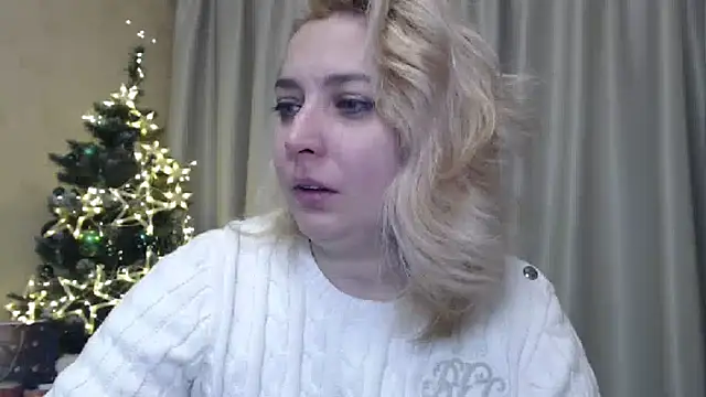 Snapshot of sweetpussy13 chatting on 12/23/24, 07:38 sweetpussy13 online show from 12/23/24, 07:38