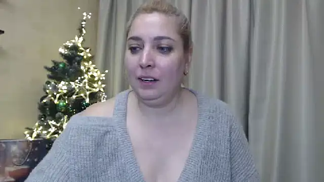 Snapshot of sweetpussy13 chatting on 12/24/24, 09:28 sweetpussy13 online show from 12/24/24, 09:28