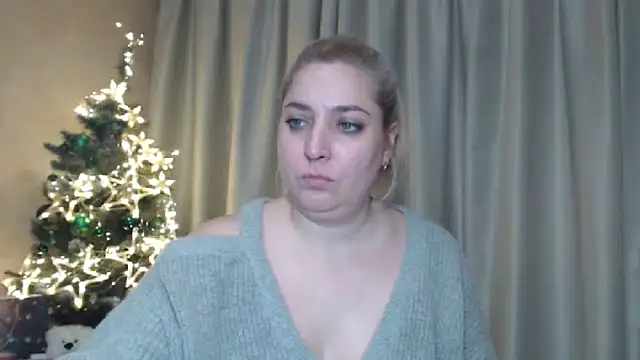 Snapshot of sweetpussy13 chatting on 12/26/24, 10:05 sweetpussy13 online show from 12/26/24, 10:05