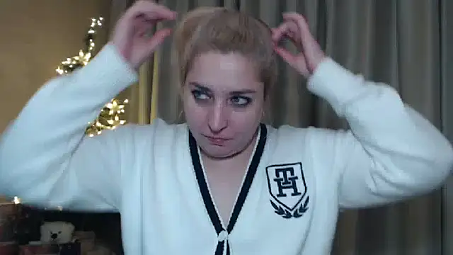 Snapshot of sweetpussy13 chatting on 12/29/24, 07:06 sweetpussy13 online show from 12/29/24, 07:06