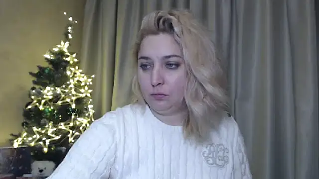 Snapshot of sweetpussy13 chatting on 12/30/24, 10:21 sweetpussy13 online show from 12/30/24, 10:21