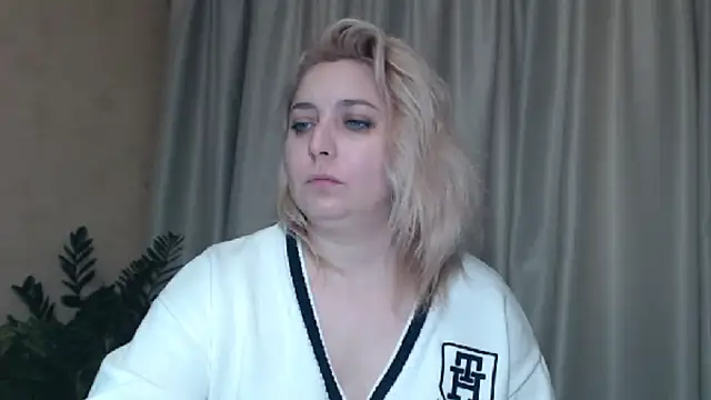 Snapshot of sweetpussy13 chatting on 01/12/25, 10:12 sweetpussy13 online show from 01/12/25, 10:12