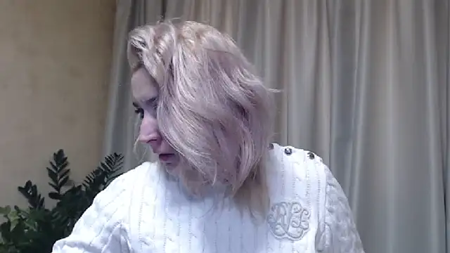 Snapshot of sweetpussy13 chatting on 01/15/25, 07:37 sweetpussy13 online show from 01/15/25, 07:37