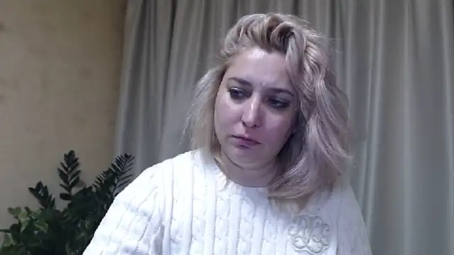 Snapshot of sweetpussy13 chatting on 01/15/25, 10:38 sweetpussy13 online show from 01/15/25, 10:38