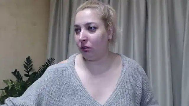 Snapshot of sweetpussy13 chatting on 01/17/25, 04:39 sweetpussy13 online show from 01/17/25, 04:39