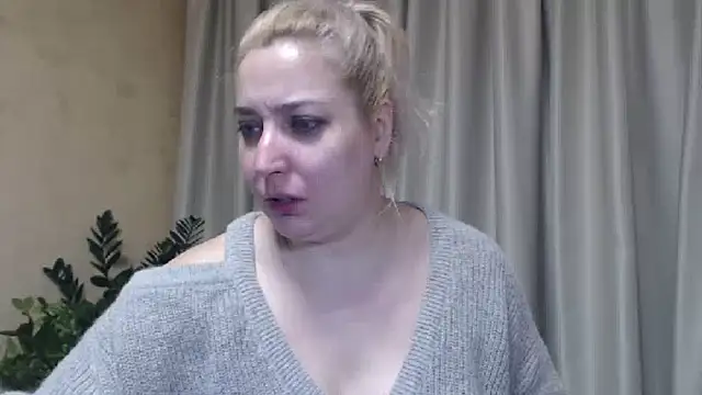 Snapshot of sweetpussy13 chatting on 01/17/25, 07:41 sweetpussy13 online show from 01/17/25, 07:41