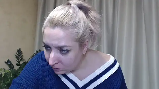 Snapshot of sweetpussy13 chatting on 01/19/25, 10:17 sweetpussy13 online show from 01/19/25, 10:17