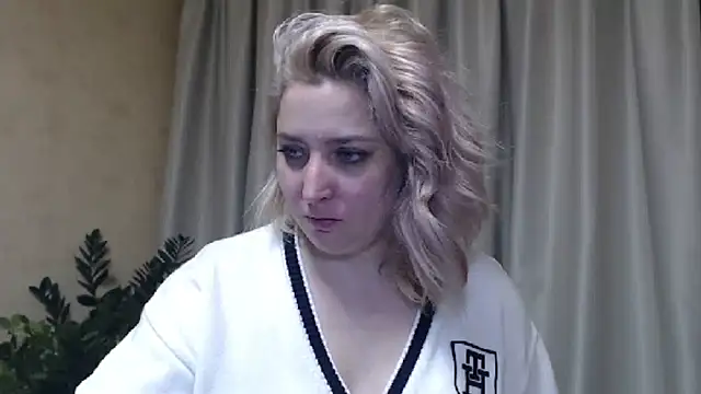 Snapshot of sweetpussy13 chatting on 01/26/25, 07:21 sweetpussy13 online show from 01/26/25, 07:21