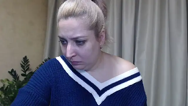 Snapshot of sweetpussy13 chatting on 02/02/25, 09:40 sweetpussy13 online show from 02/02/25, 09:40