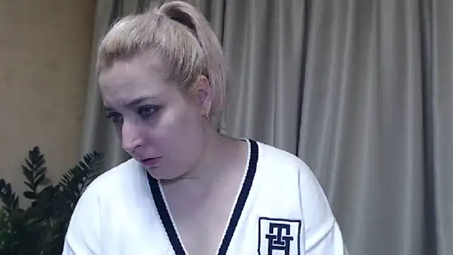 Snapshot of sweetpussy13 chatting on 02/05/25, 07:07 sweetpussy13 online show from 02/05/25, 07:07