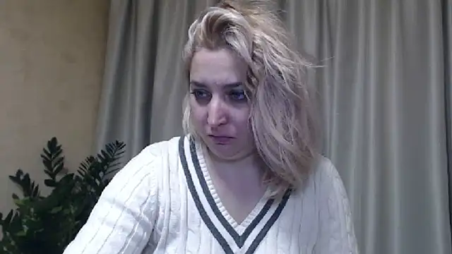 Snapshot of sweetpussy13 chatting on 02/14/25, 10:07 sweetpussy13 online show from 02/14/25, 10:07