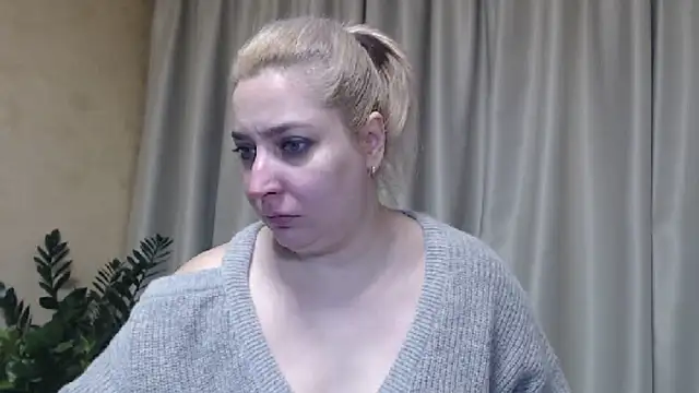 Snapshot of sweetpussy13 chatting on 02/15/25, 06:44 sweetpussy13 online show from 02/15/25, 06:44