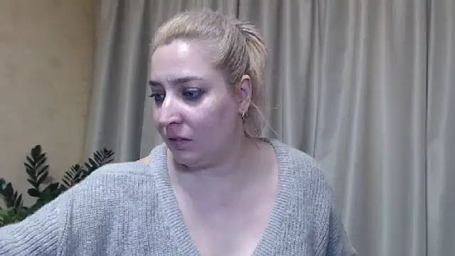 Snapshot of sweetpussy13 chatting on 02/15/25, 09:49 sweetpussy13 online show from 02/15/25, 09:49