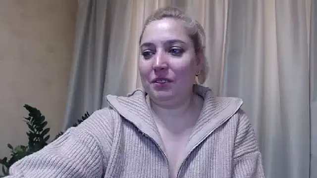 Snapshot of sweetpussy13 chatting on 02/19/25, 06:55 sweetpussy13 online show from 02/19/25, 06:55