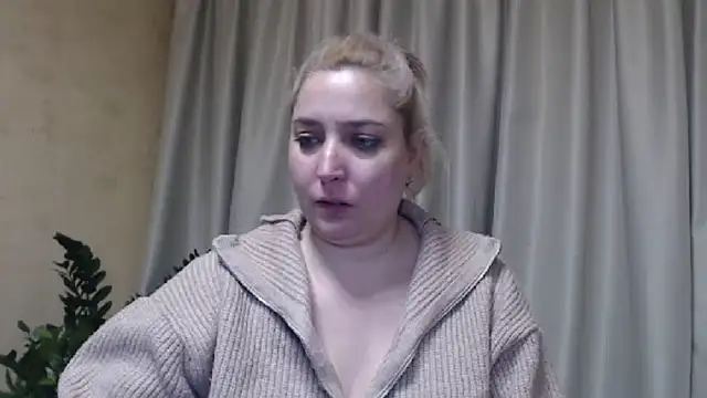 Snapshot of sweetpussy13 chatting on 02/19/25, 10:01 sweetpussy13 online show from 02/19/25, 10:01