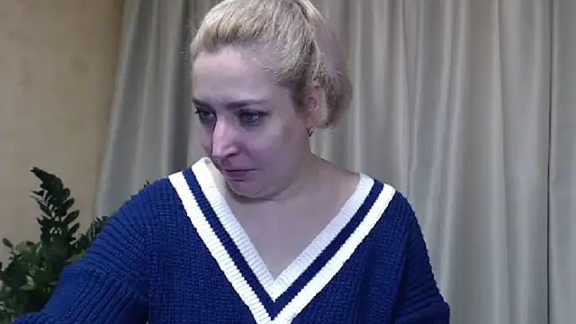 Snapshot of sweetpussy13 chatting on 02/22/25, 06:50 sweetpussy13 online show from 02/22/25, 06:50