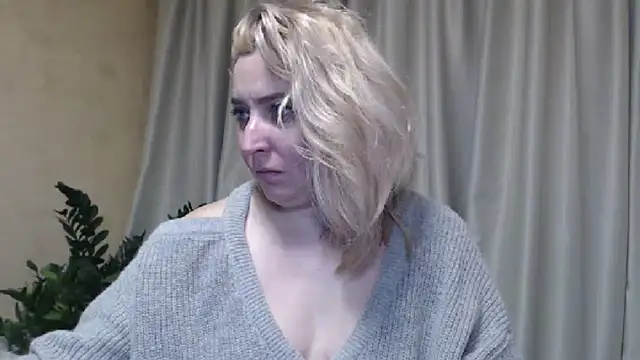 Snapshot of sweetpussy13 chatting on 02/25/25, 09:42 sweetpussy13 online show from 02/25/25, 09:42