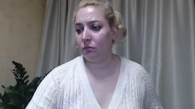 Snapshot of sweetpussy13 chatting on 03/13/25, 10:15 sweetpussy13 online show from 03/13/25, 10:15