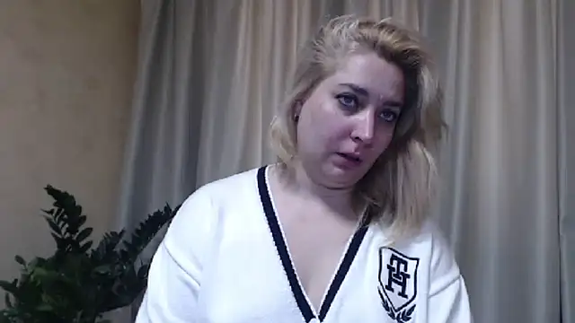 Snapshot of sweetpussy13 chatting on 03/14/25, 06:32 sweetpussy13 online show from 03/14/25, 06:32