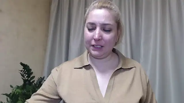 Snapshot of sweetpussy13 chatting on 03/15/25, 06:25 sweetpussy13 online show from 03/15/25, 06:25