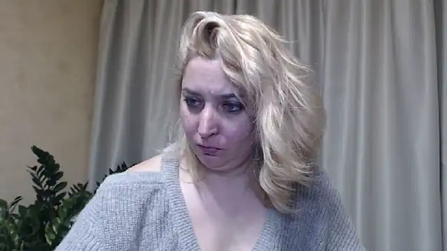 Snapshot of sweetpussy13 chatting on 03/18/25, 10:03 sweetpussy13 online show from 03/18/25, 10:03