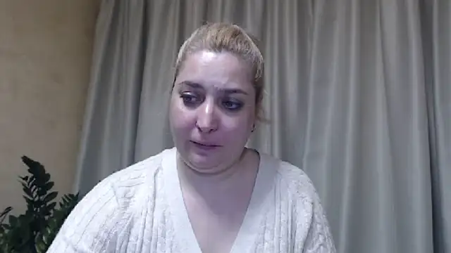 Snapshot of sweetpussy13 chatting on 03/19/25, 10:33 sweetpussy13 online show from 03/19/25, 10:33