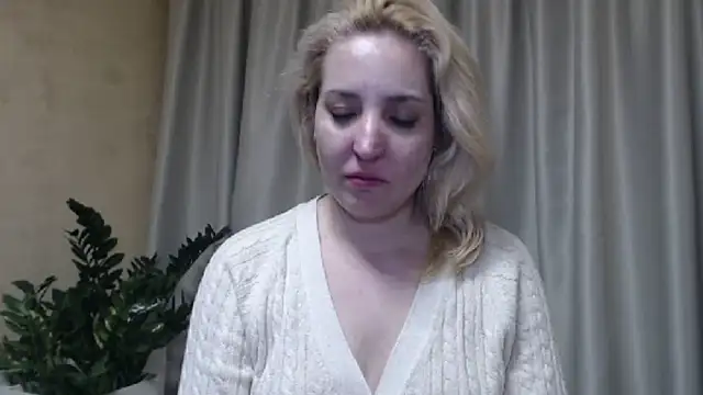 Snapshot of sweetpussy13 chatting on 03/20/25, 05:04 sweetpussy13 online show from 03/20/25, 05:04