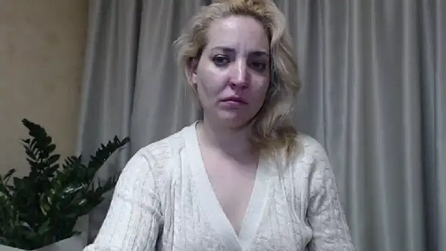 Snapshot of sweetpussy13 chatting on 03/20/25, 08:08 sweetpussy13 online show from 03/20/25, 08:08