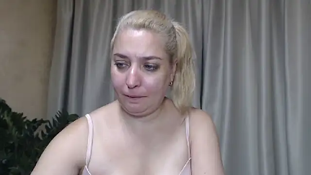 Snapshot of sweetpussy13 chatting on 09/10/25, 05:07 sweetpussy13 online show from 09/10/25, 05:07