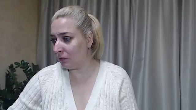 Snapshot of sweetpussy13 chatting on 09/28/25, 05:35 sweetpussy13 online show from 09/28/25, 05:35