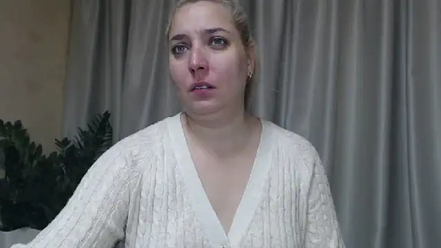 Snapshot of sweetpussy13 chatting on 10/04/25, 06:00 sweetpussy13 online show from 10/04/25, 06:00