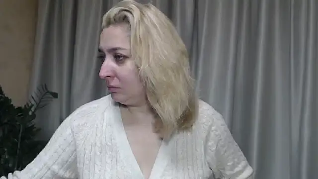 Snapshot of sweetpussy13 chatting on 10/10/25, 06:01 sweetpussy13 online show from 10/10/25, 06:01