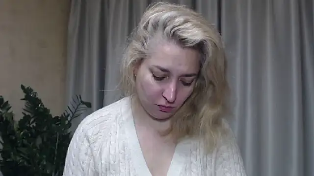 Snapshot of sweetpussy13 chatting on 10/16/25, 04:46 sweetpussy13 online show from 10/16/25, 04:46